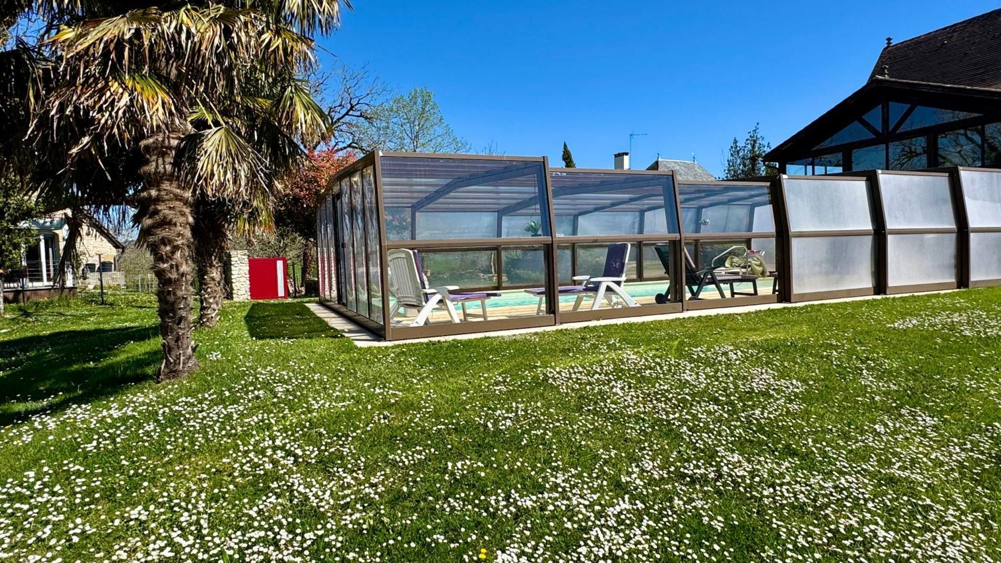 Maison De Charme Piscine Couverte Chauffee Mayrinhac-Lentour Exteriör bild