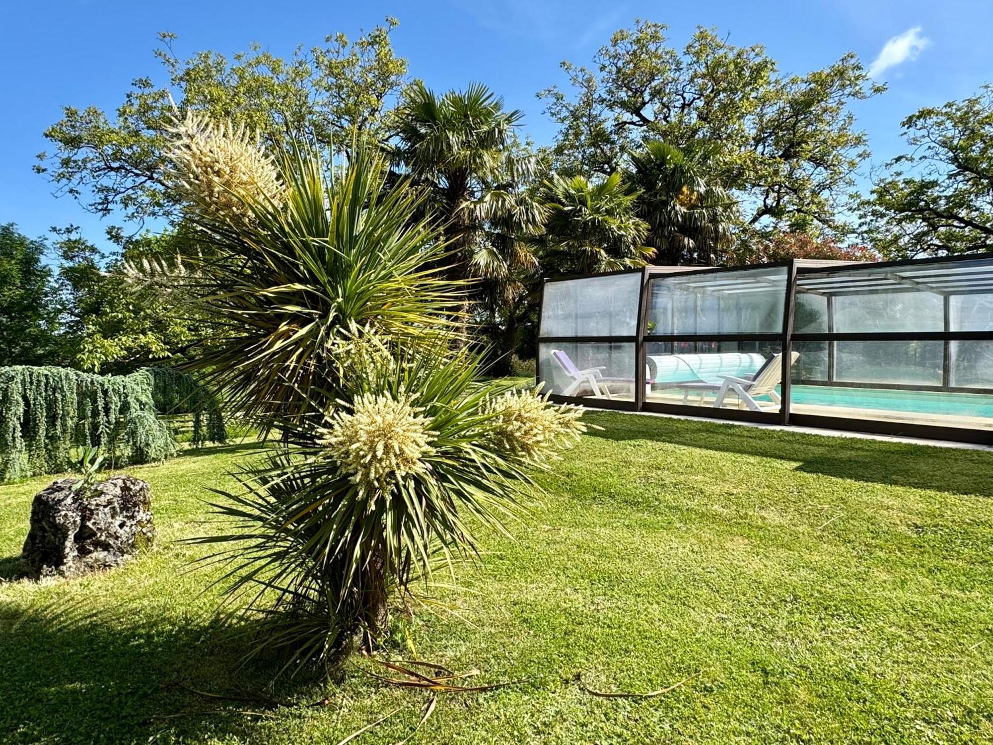 Maison De Charme Piscine Couverte Chauffee Mayrinhac-Lentour Exteriör bild